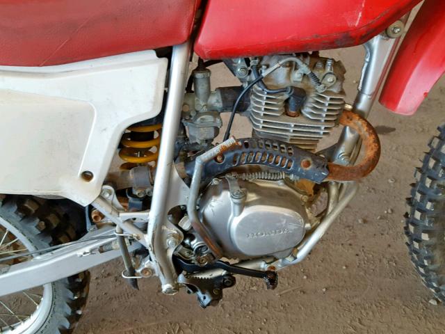 JH2ME05081K156508 - 2001 HONDA XR200 R RED photo 5