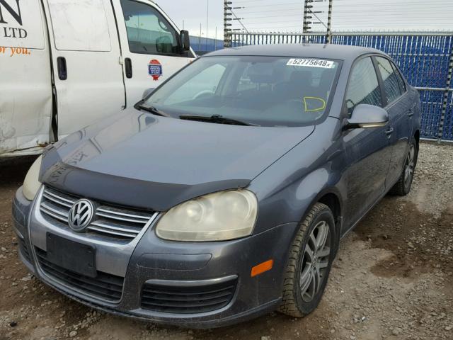 3VWRT71K66M752571 - 2006 VOLKSWAGEN JETTA TDI GRAY photo 2