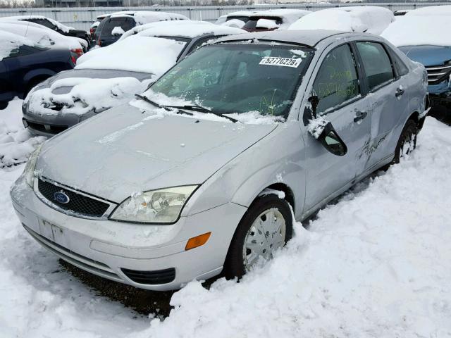 1FAFP34N47W138134 - 2007 FORD FOCUS ZX4 SILVER photo 2