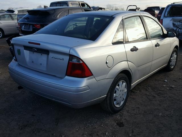 1FAFP34N47W138134 - 2007 FORD FOCUS ZX4 SILVER photo 4