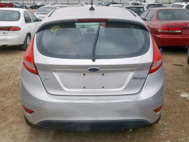 3FADP4EJ3BM160112 - 2011 FORD FIESTA SE SILVER photo 9