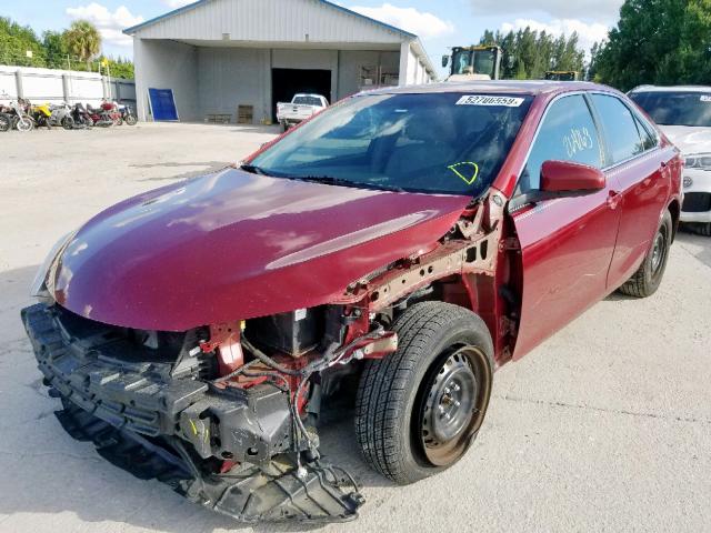 4T1BF1FK5HU768966 - 2017 TOYOTA CAMRY LE RED photo 2