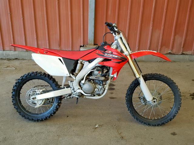 JH2ME10396M211838 - 2006 HONDA CRF250 R RED photo 1