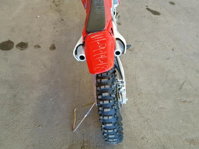 JH2ME10396M211838 - 2006 HONDA CRF250 R RED photo 8