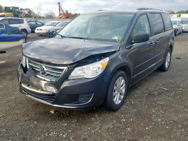 2C4RVABG9CR391507 - 2012 VOLKSWAGEN ROUTAN SE CHARCOAL photo 2