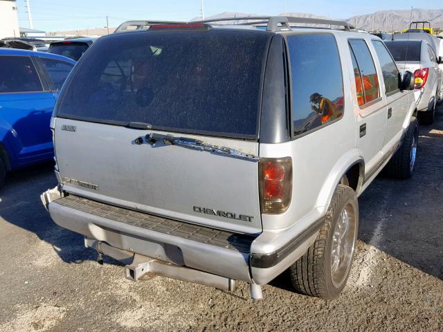 1GNDT13W5T2119094 - 1996 CHEVROLET BLAZER SILVER photo 4