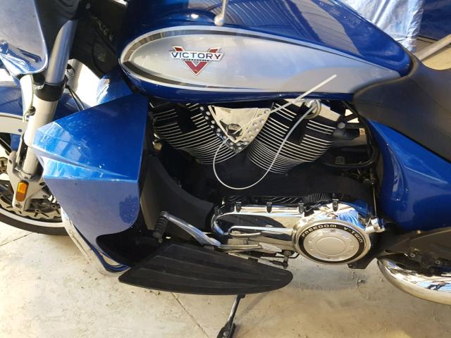 5VPTW36N6E3027209 - 2014 VICTORY MOTORCYCLES CROSS COUN BLUE photo 5