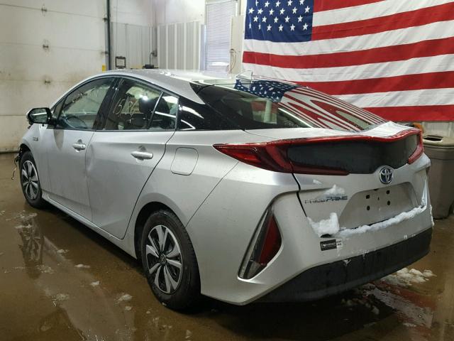 JTDKARFP6J3076076 - 2018 TOYOTA PRIUS PRIM 银色 照片 3