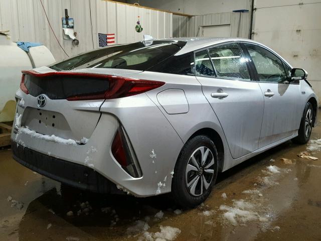 JTDKARFP6J3076076 - 2018 TOYOTA PRIUS PRIM 银色 照片 4