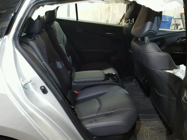 JTDKARFP6J3076076 - 2018 TOYOTA PRIUS PRIM 银色 照片 6