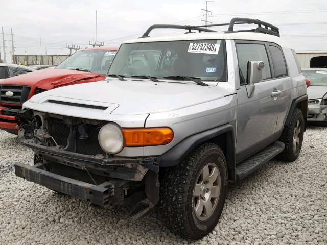 JTEZU11F970012898 - 2007 TOYOTA FJ CRUISER SILVER photo 2