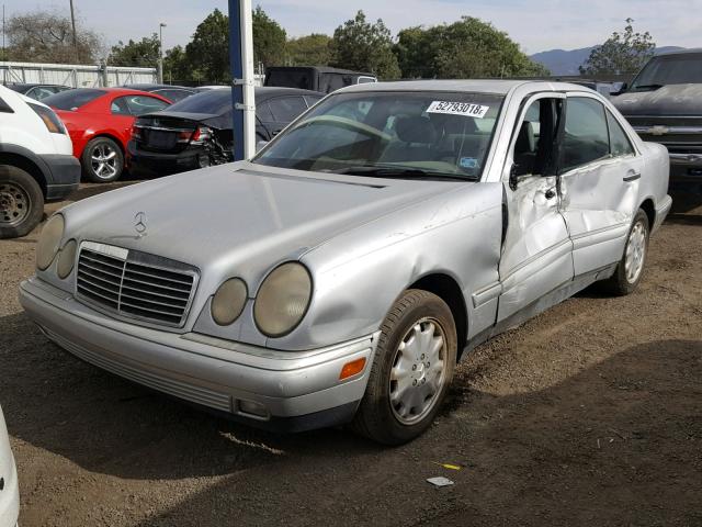 WDBJF72FXVA485731 - 1997 MERCEDES-BENZ E 420 SILVER photo 2