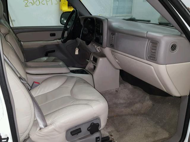 1GKEK13V72J288467 - 2002 GMC YUKON WHITE photo 5