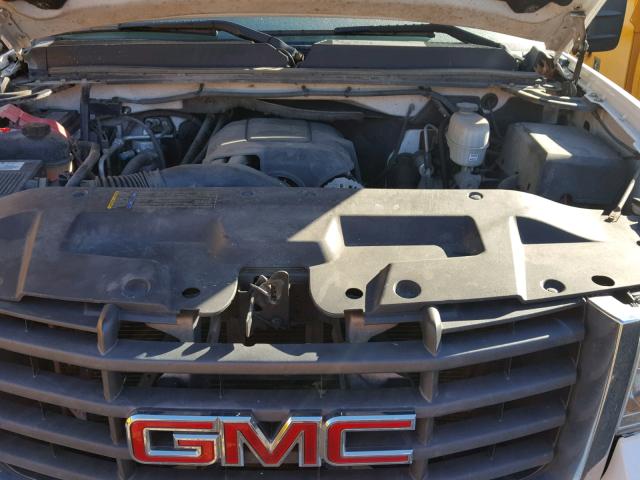 1GDHC24KX8E218104 - 2008 GMC SIERRA C25 WHITE photo 7