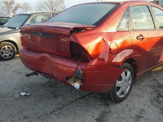 1FAFP34N25W168875 - 2005 FORD FOCUS ZX4 RED photo 9