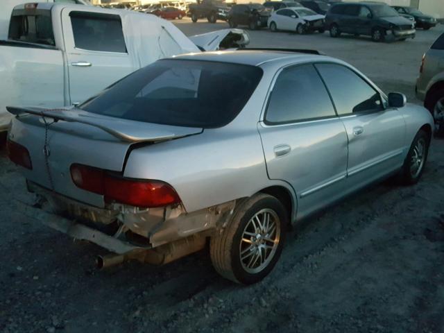 JH4DB7658YS004156 - 2000 ACURA INTEGRA LS SILVER photo 4