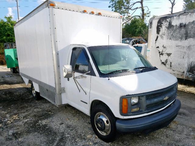 1GBJG31R9Y1135115 - 2000 CHEVROLET CHEV WHITE photo 1