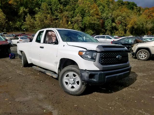 5TFUM5F18JX076125 - 2018 TOYOTA TUNDRA DOU WHITE photo 1