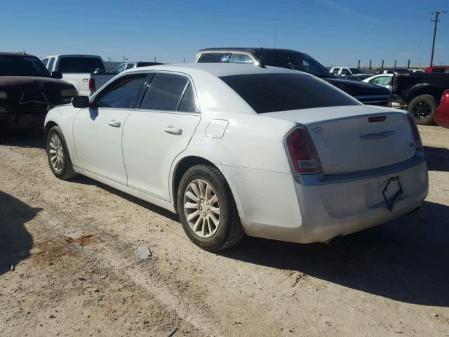 2C3CCAAG5DH626428 - 2013 CHRYSLER 300 WHITE photo 4