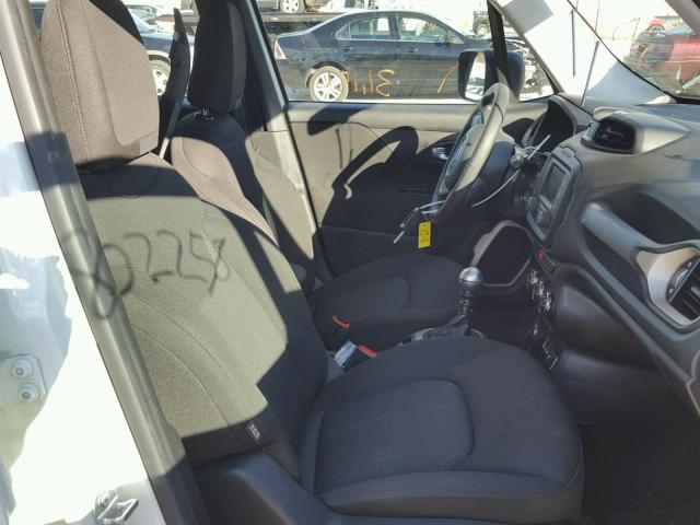 ZACCJBAH2FPB99081 - 2015 JEEP RENEGADE S WHITE photo 5