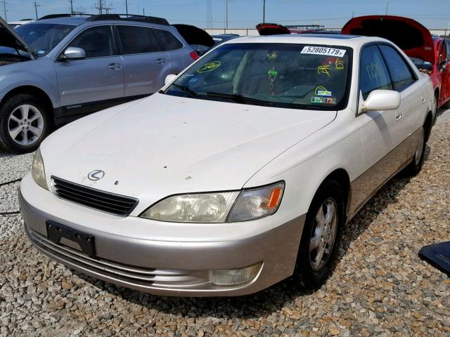 JT8BF28G3X0230029 - 1999 LEXUS ES 300 WHITE photo 2