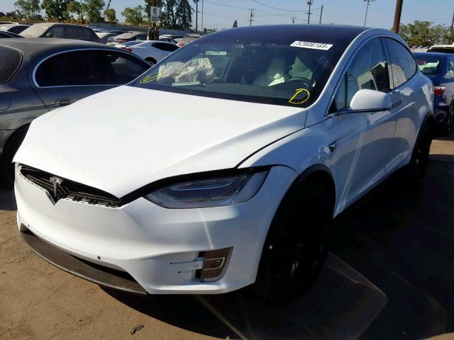 5YJXCBE23JF126965 - 2018 TESLA MODEL X WHITE photo 2