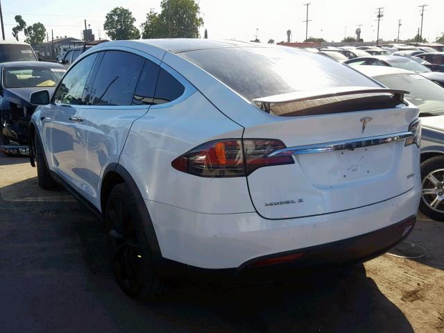 5YJXCBE23JF126965 - 2018 TESLA MODEL X WHITE photo 3