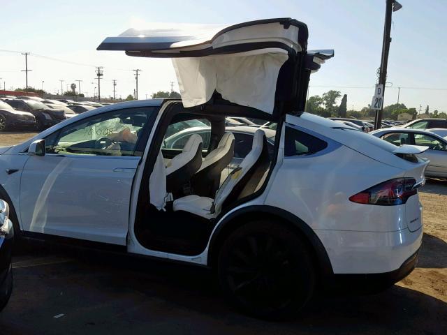 5YJXCBE23JF126965 - 2018 TESLA MODEL X WHITE photo 9