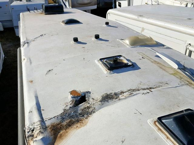 4YDF32328BA740223 - 2011 KEYSTONE MONTANA WHITE photo 9