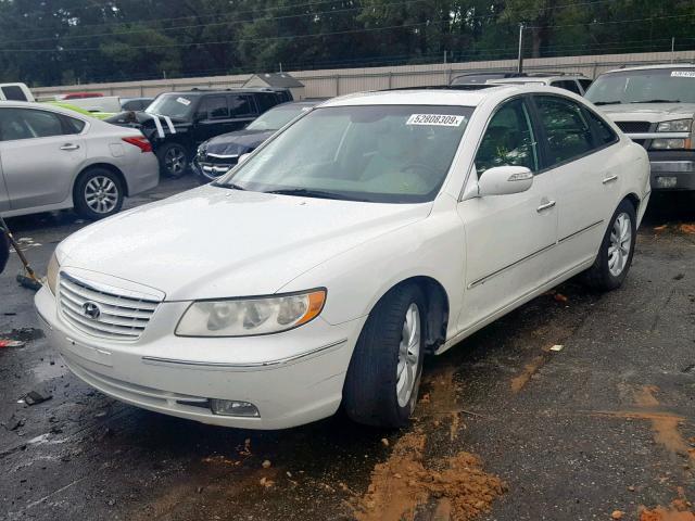 KMHFC46F68A292937 - 2008 HYUNDAI AZERA SE WHITE photo 2