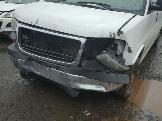 1GTHG35U451240844 - 2005 GMC SAVANA G35 WHITE photo 9