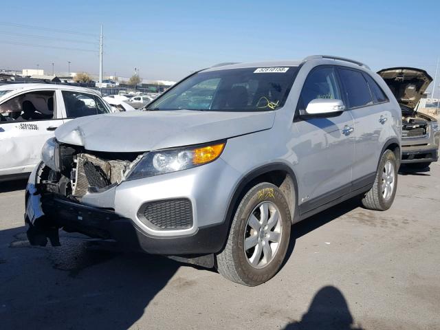 5XYKTDA27DG378324 - 2013 KIA SORENTO LX SILVER photo 2