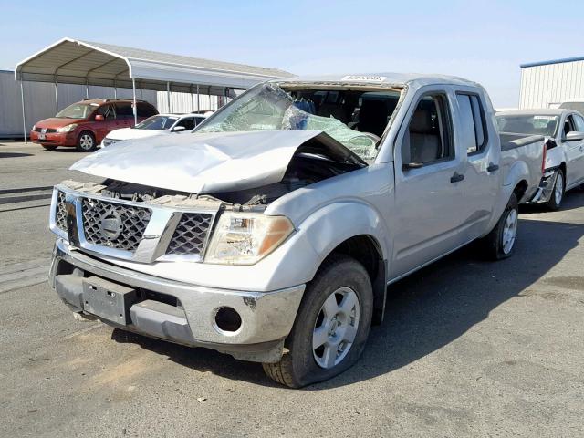 1N6AD07W35C447797 - 2005 NISSAN FRONTIER C SILVER photo 2