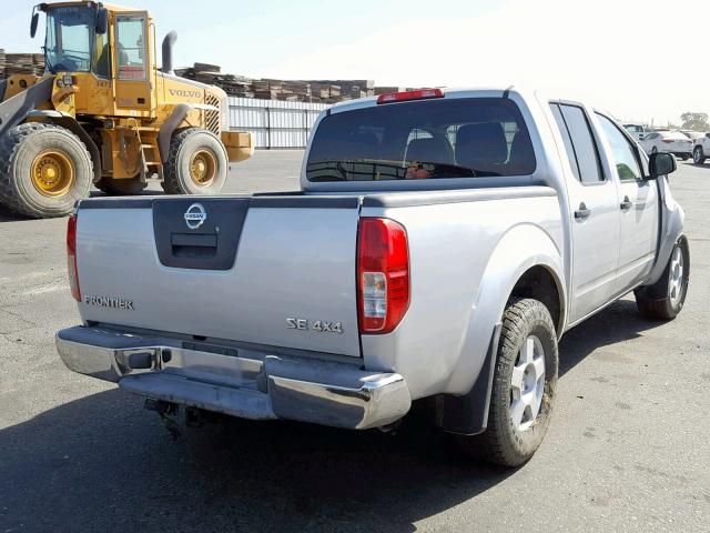 1N6AD07W35C447797 - 2005 NISSAN FRONTIER C SILVER photo 4