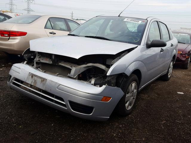 1FAFP34N37W139307 - 2007 FORD FOCUS ZX4 SILVER photo 2