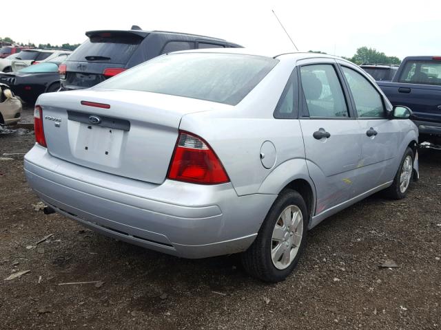 1FAFP34N37W139307 - 2007 FORD FOCUS ZX4 SILVER photo 4