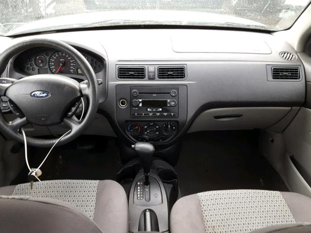 1FAFP34N37W139307 - 2007 FORD FOCUS ZX4 SILVER photo 9