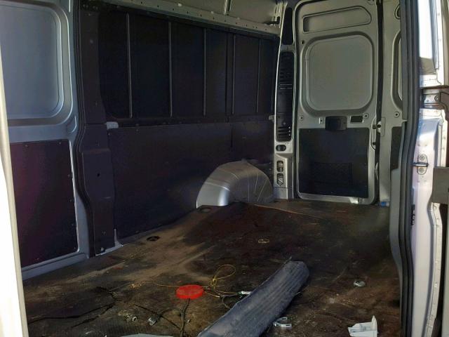 3C6URVHG1JE127281 - 2018 RAM PROMASTER 银色 照片 6