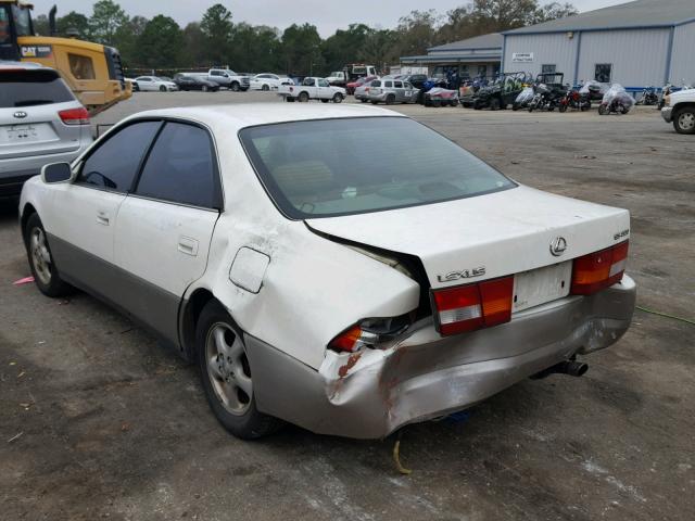 JT8BF28G0X0217108 - 1999 LEXUS ES 300 WHITE photo 3