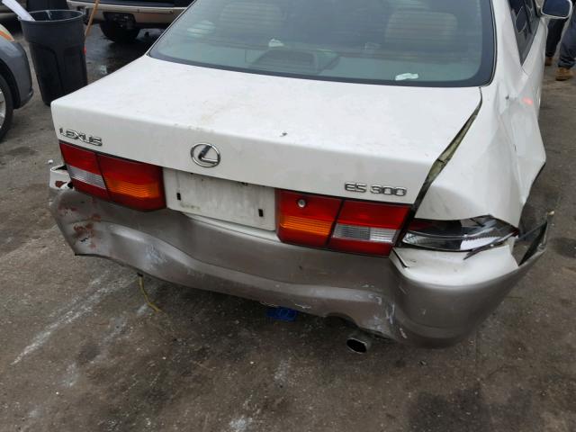 JT8BF28G0X0217108 - 1999 LEXUS ES 300 WHITE photo 9