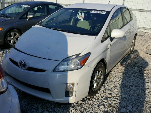 JTDKN3DU6A0170258 - 2010 TOYOTA PRIUS WHITE photo 2