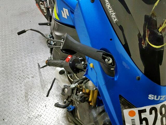 JS1GR7MA1J2100138 - 2018 SUZUKI GSX-R750 BLUE photo 17