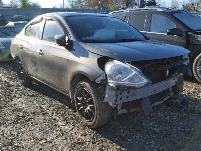 3N1CN7AP0FL811525 - 2015 NISSAN VERSA S GRAY photo 1