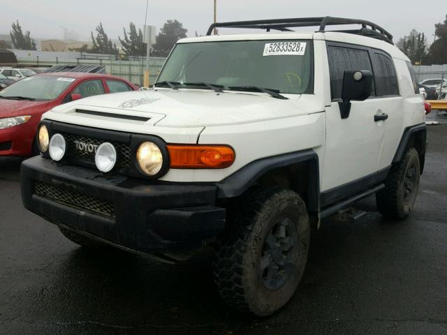 JTEBU11F08K034473 - 2008 TOYOTA FJ CRUISER WHITE photo 2