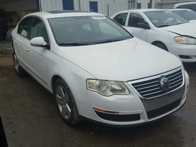 WVWAK73C08P056410 - 2008 VOLKSWAGEN PASSAT KOM WHITE photo 1