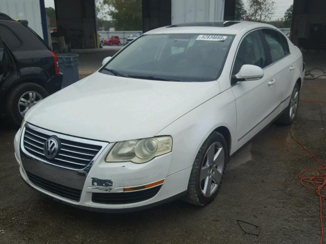 WVWAK73C08P056410 - 2008 VOLKSWAGEN PASSAT KOM WHITE photo 2