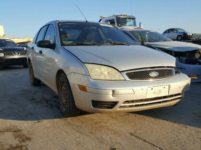 1FAFP34N95W217764 - 2005 FORD FOCUS ZX4 SILVER photo 1