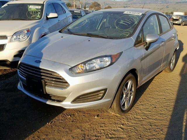 3FADP4BJ1HM128790 - 2017 FORD FIESTA SE GRAY photo 2