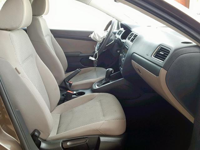 3VW2K7AJ2BM365800 - 2011 VOLKSWAGEN JETTA BASE BROWN photo 5