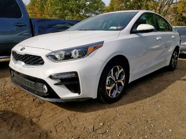 3KPF24AD0KE098566 - 2019 KIA FORTE FE WHITE photo 2